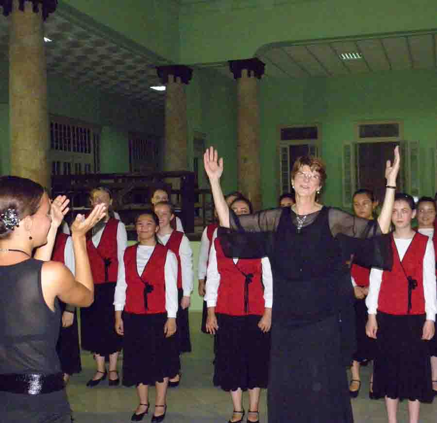 El Coro femenino de San Francisco, California, de gira por Cuba